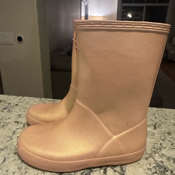 Hunter Kids Blush Pink Rain Boots - Picture 3 of 7